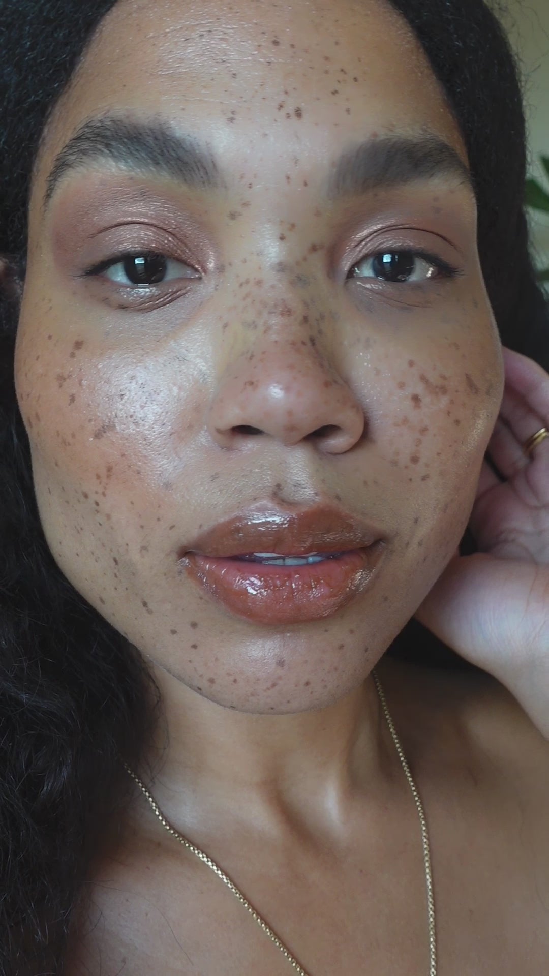 Load video: Latte Makeup