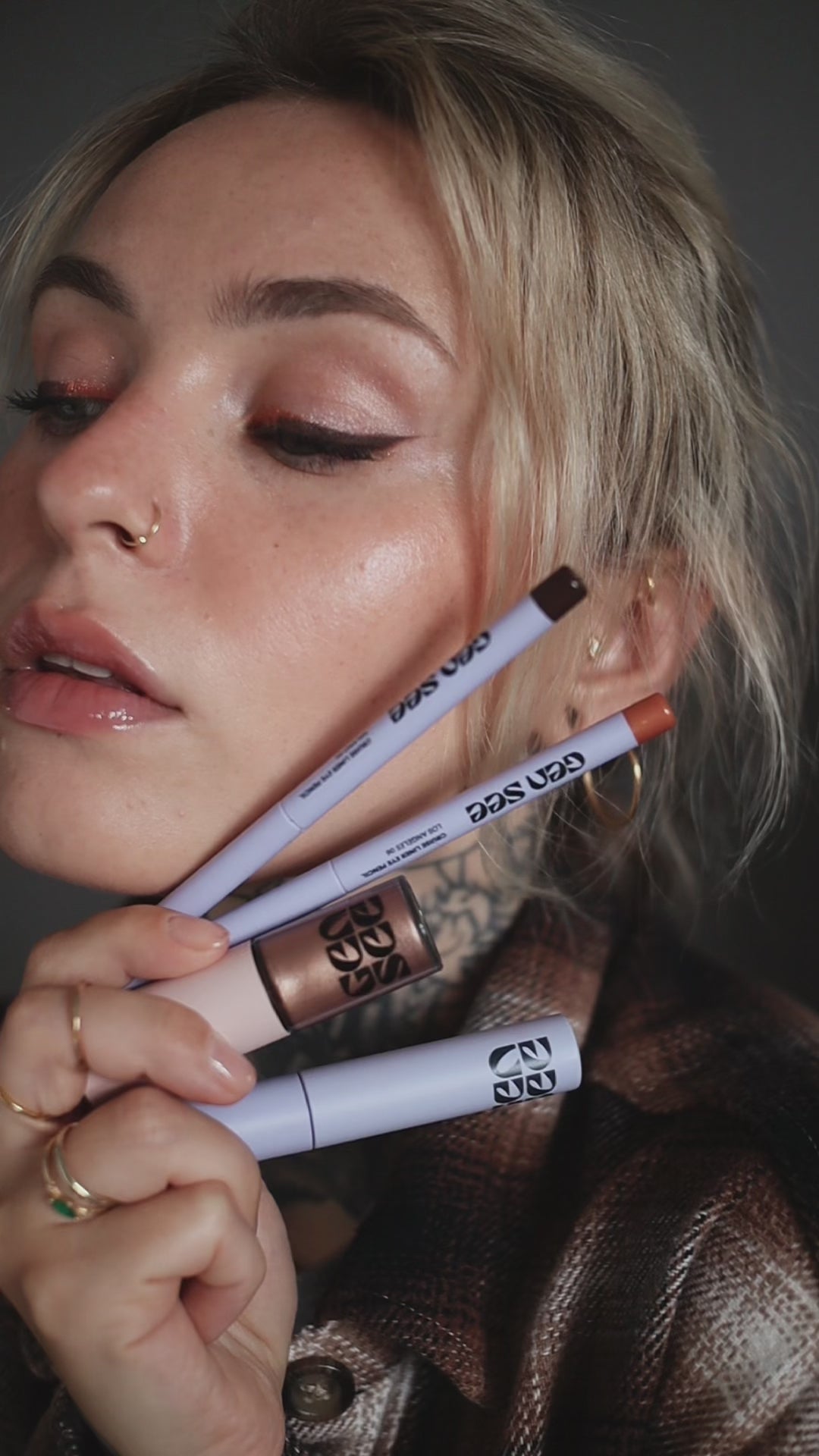 Load video: Ombre Wing