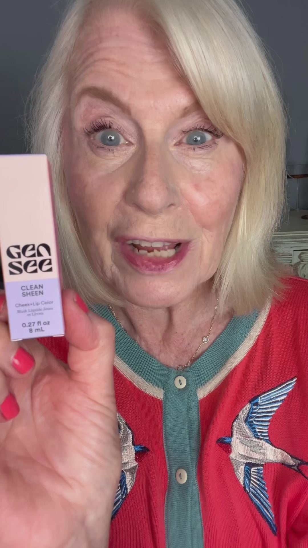 Load video: Golden Girl Glam