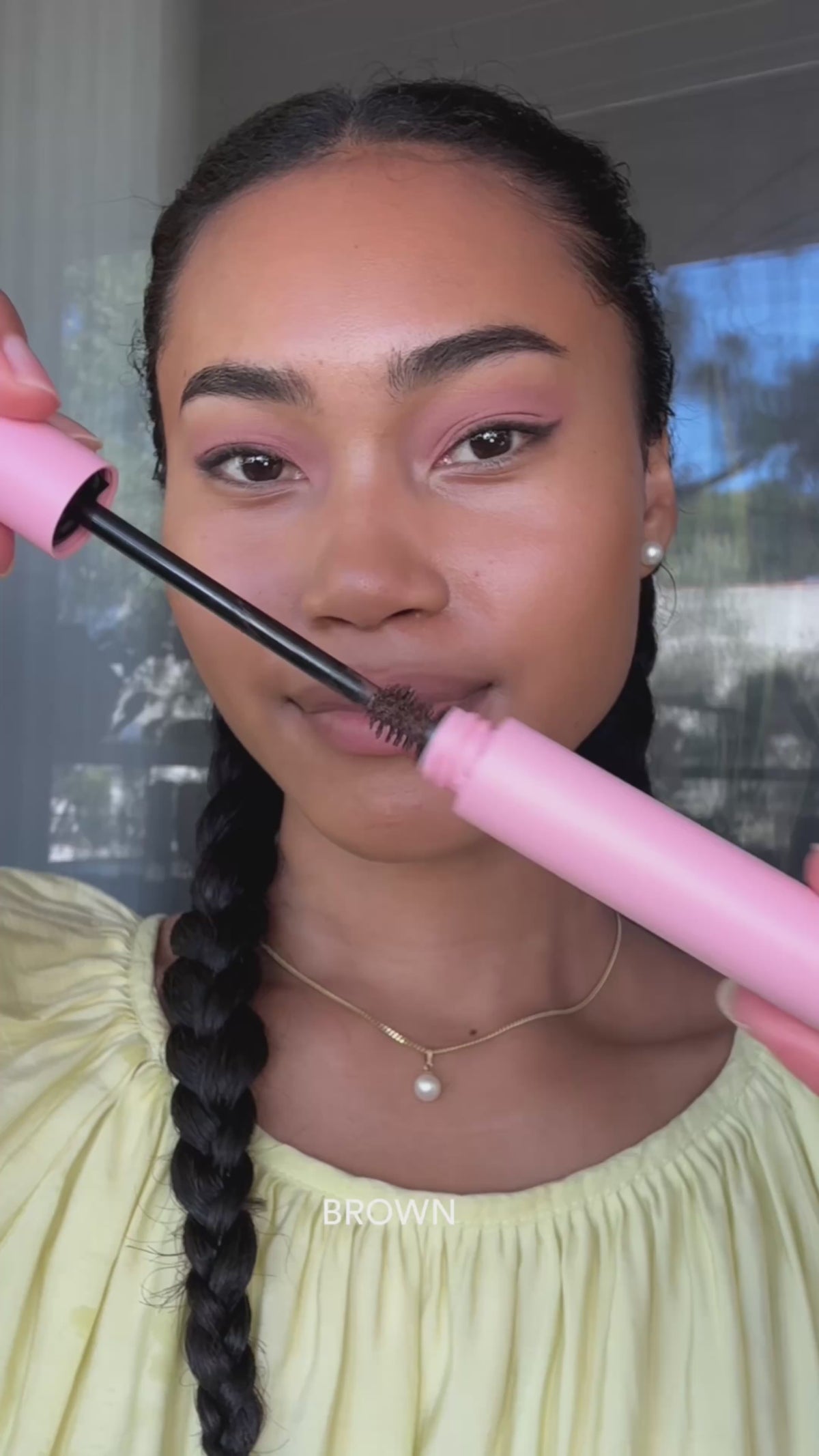 Load video: Brown Mascara Variant 3