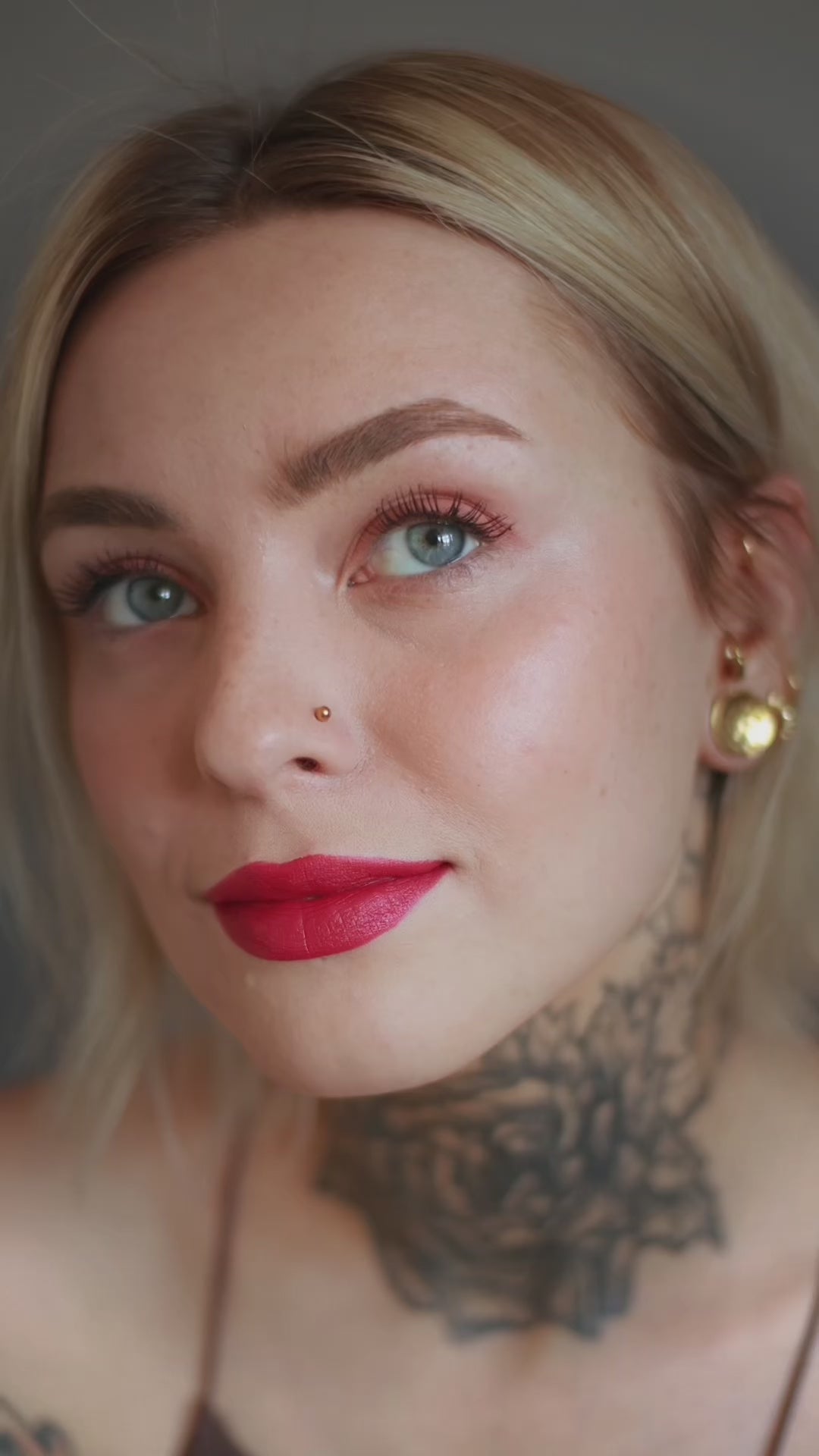 Load video: Bold Summer Lip