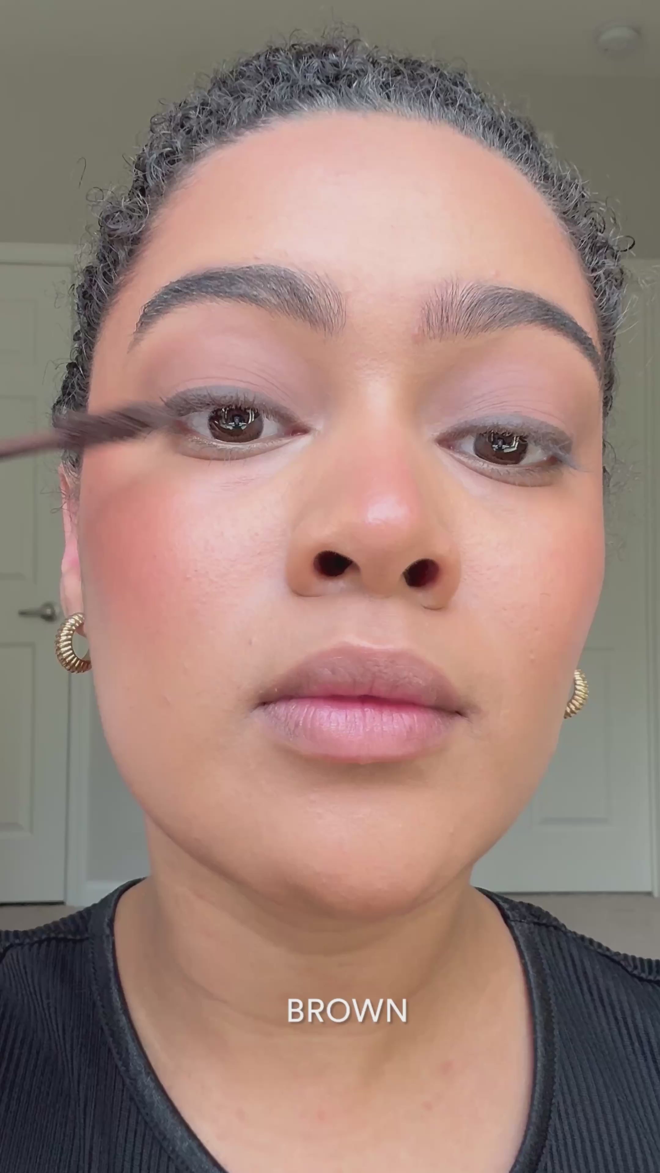 Load video: Brown Mascara Variant 2